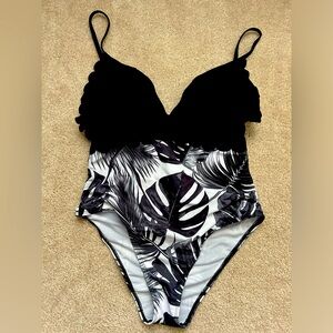 Sexy Black and White 1-piece Swimsuit